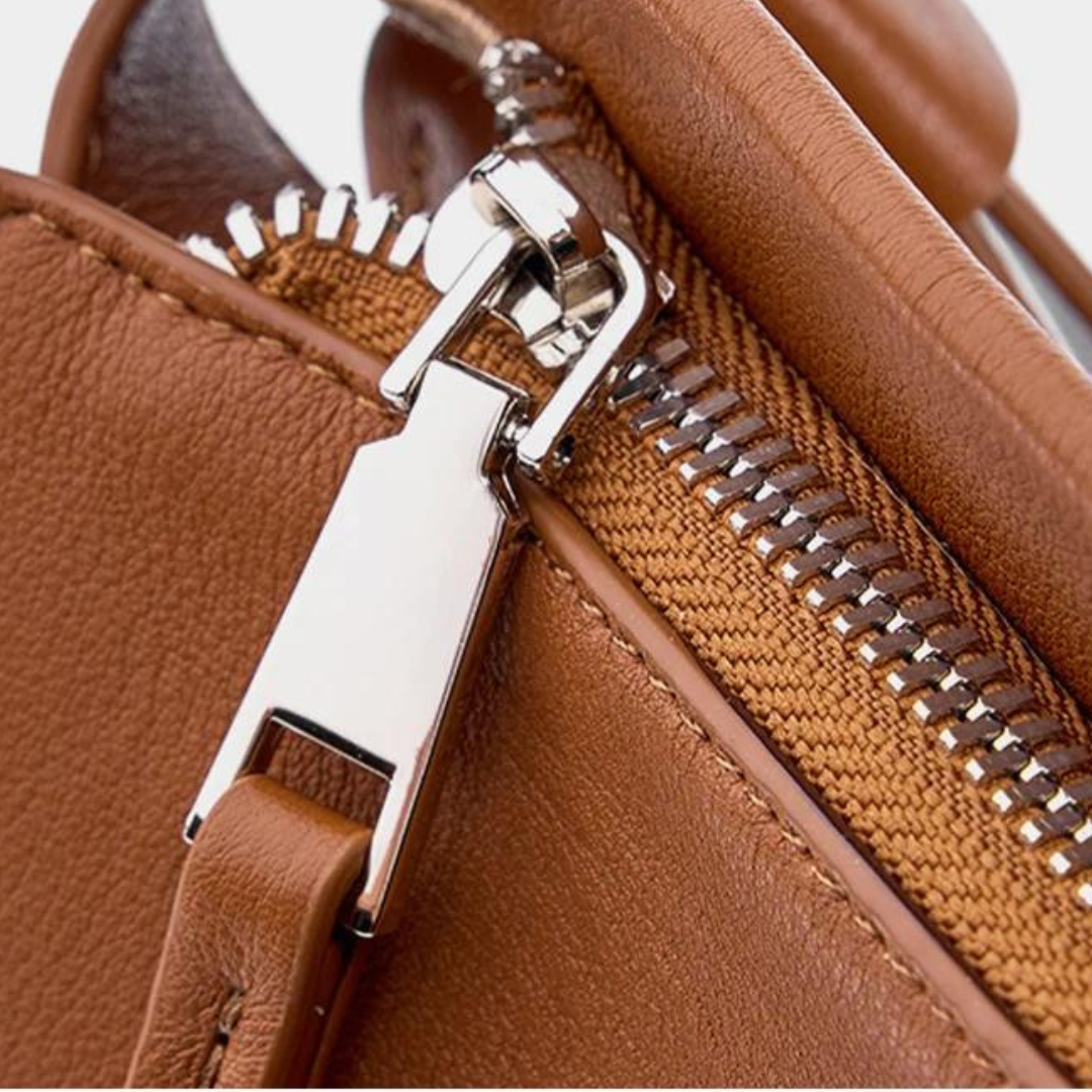 Bolsa Feminina em Couro Averina